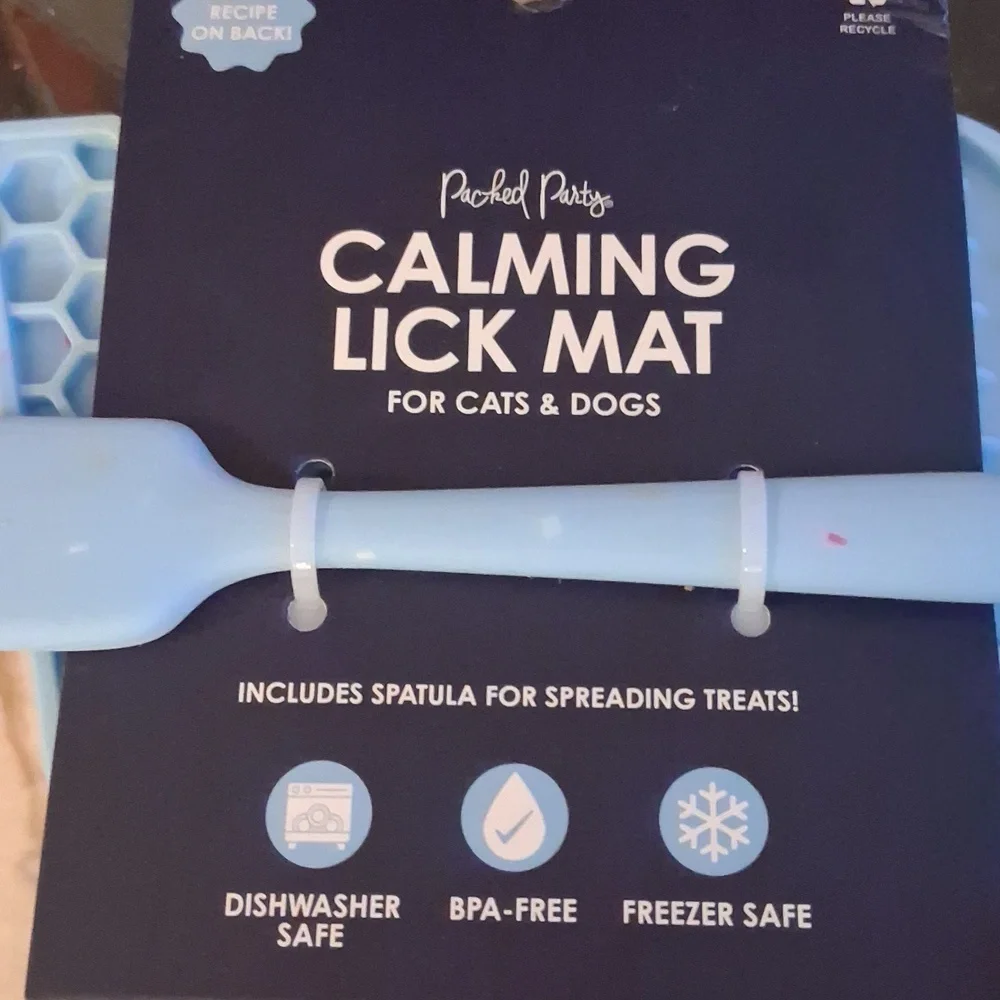 WOOF CALMING LICK MAT AND SPATULA